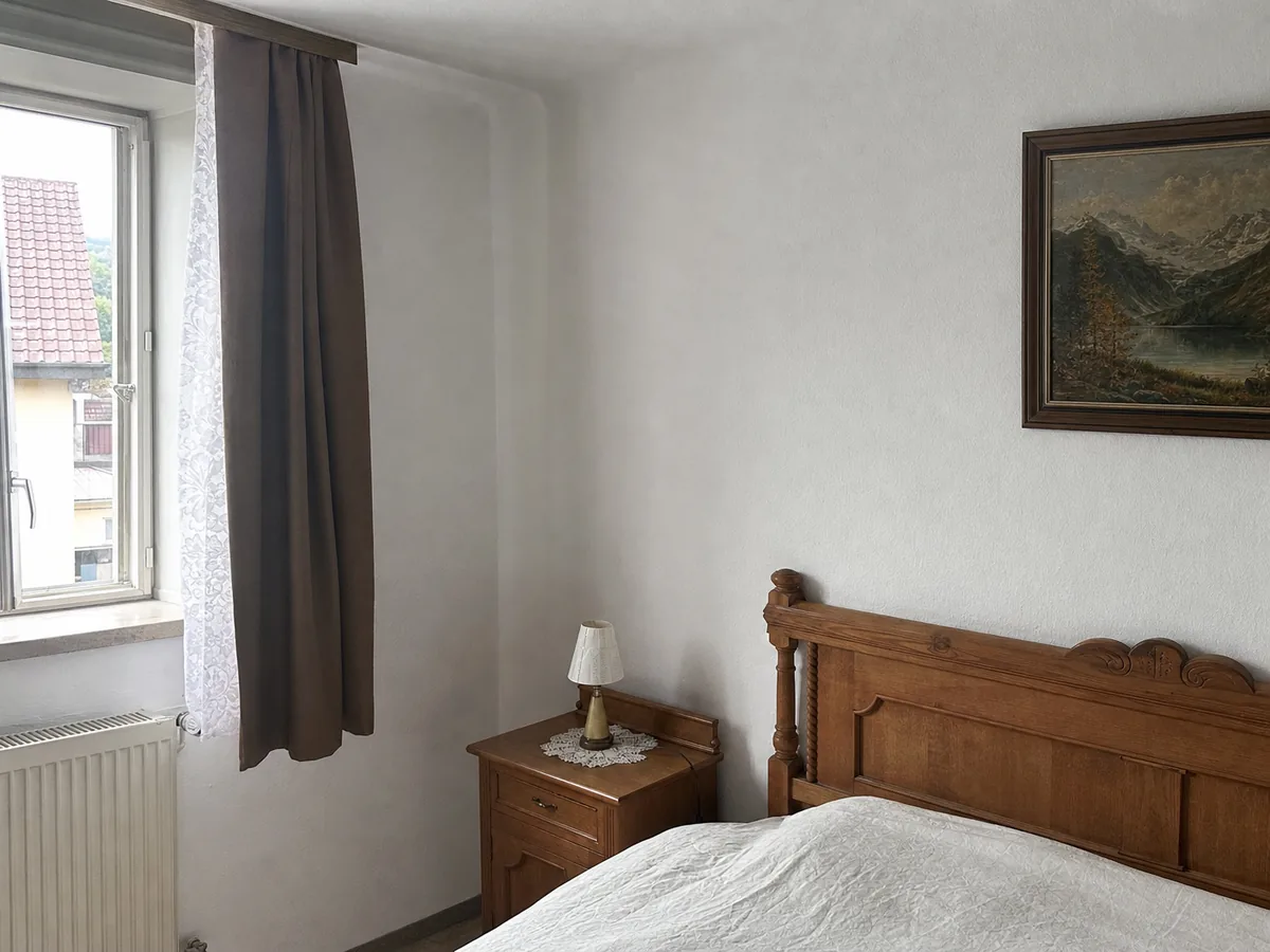 Schlafzimmer nach kompletter Sanierung mit Mineralputz